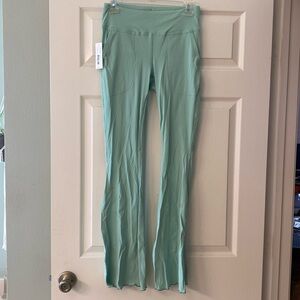 Women’s Outdoor Voices, Rib Flare Pants size medium